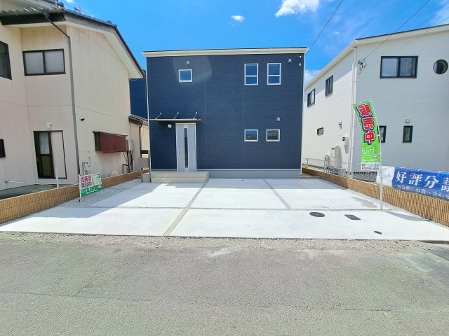 新築　前橋市朝倉町第4　Livele Garden.S　1号棟の駐車場|現地写真　駐車スペースは建物北側に並列2台分可能です！					

