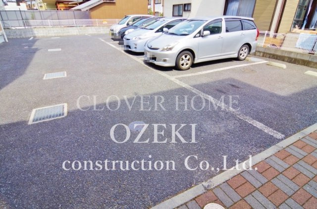 マンションプラティーノの駐車場