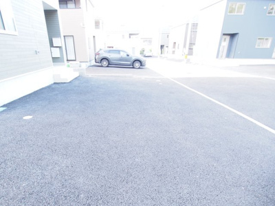 【駐車場】 | Cradle garden　二本松市市海道　第１（２期）　１０号棟 | 3台停められるので、急な来客時も安心ですね♪
