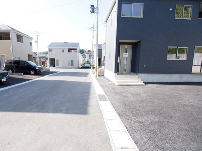 【前面道路含む現地写真】 | Cradle garden　二本松市市海道　第１（２期）　６号棟 | 西側、6mの道路に接しています◎