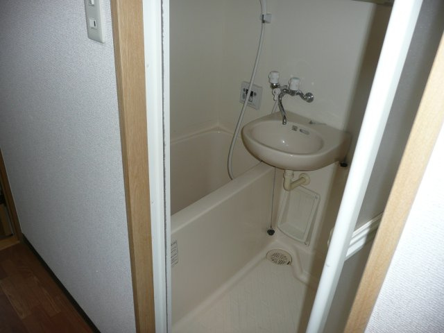 ヴィラ京田辺の浴室