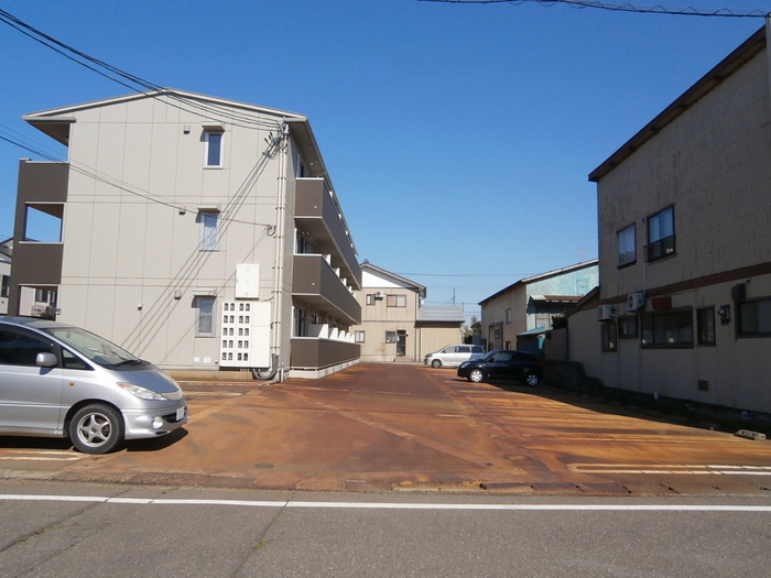 グランディール石橋の駐車場