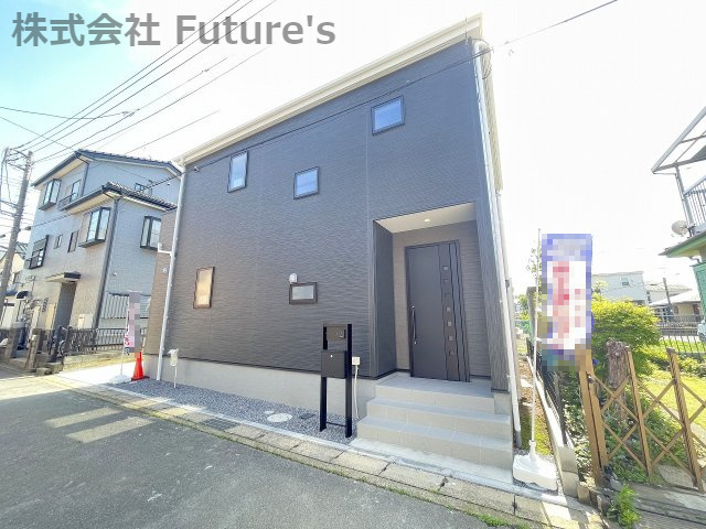 吉川市中野　新築戸建　全1棟の外観|シックな色合いの外観デザインです