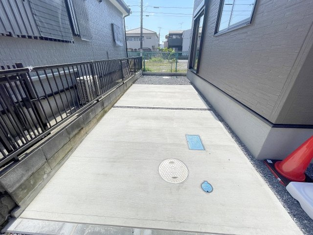 吉川市中野　新築戸建　全1棟の駐車場|カースペース1台付き