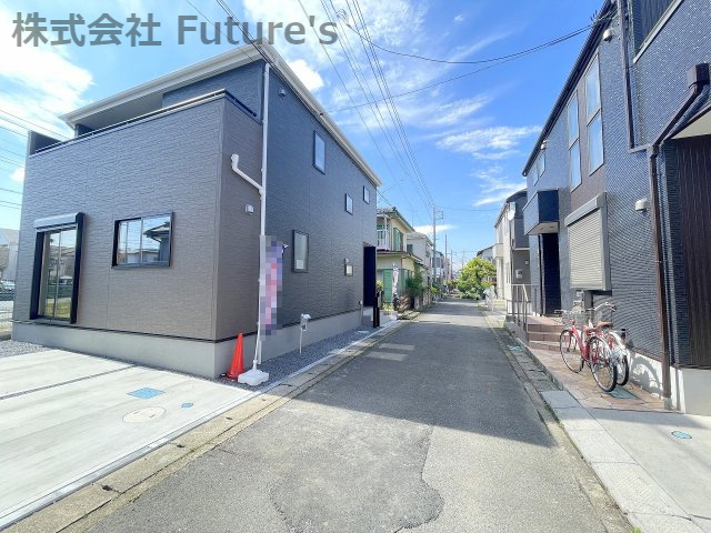 吉川市中野　新築戸建　全1棟の前面道路含む現地写真|前面道路含む現地写真です。
