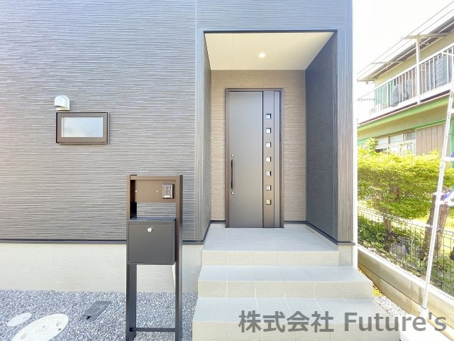 吉川市中野　新築戸建　全1棟のエントランス|玄関アプローチ