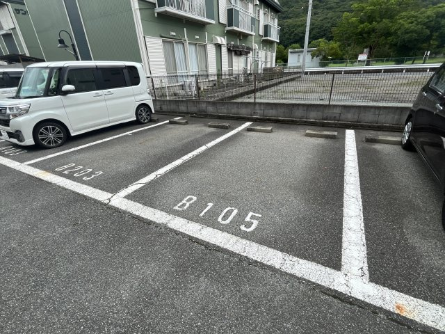 パークアヴェニューＢ棟の駐車場