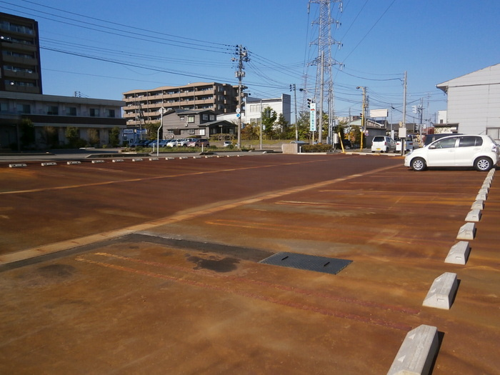 サンリジェールの駐車場