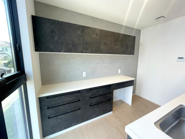 佐伯区旭園　№34146のその他|キッチンと同色の
カップボード付き