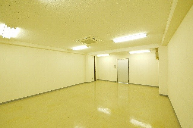三和佐保川ビルの内装