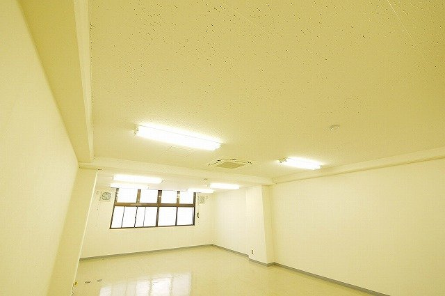 三和佐保川ビルの内装
