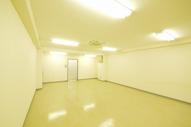 三和佐保川ビルの内装
