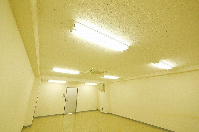 三和佐保川ビルの内装