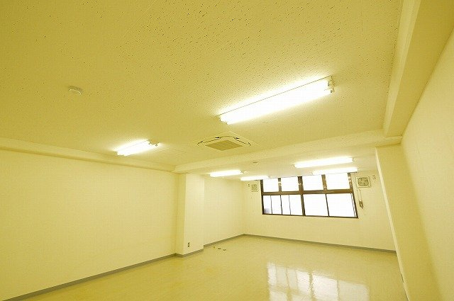 三和佐保川ビルの内装