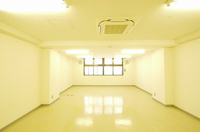 三和佐保川ビルの内装
