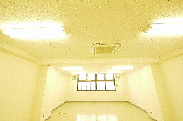 三和佐保川ビルの内装