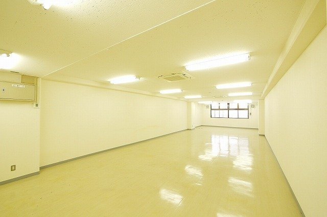 三和佐保川ビルの内装