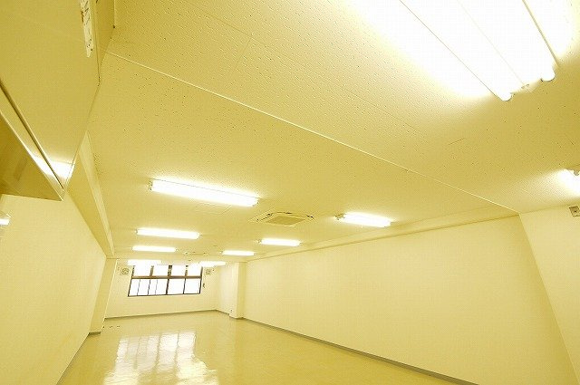 三和佐保川ビルの内装