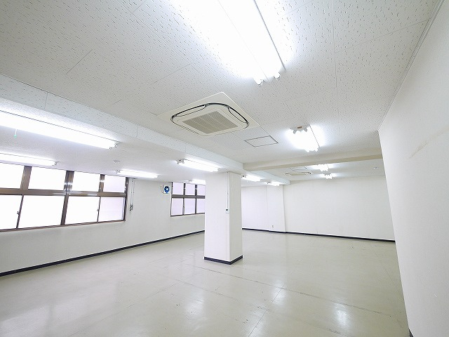 三和佐保川ビルの内装