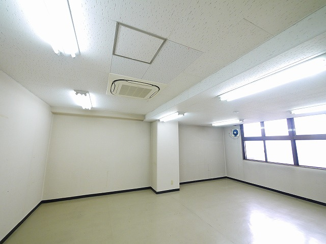 三和佐保川ビルの内装