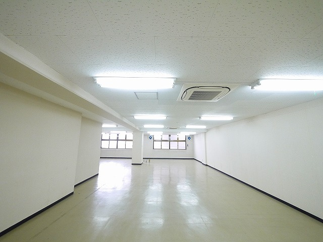 三和佐保川ビルの内装