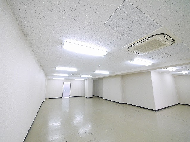 三和佐保川ビルの内装