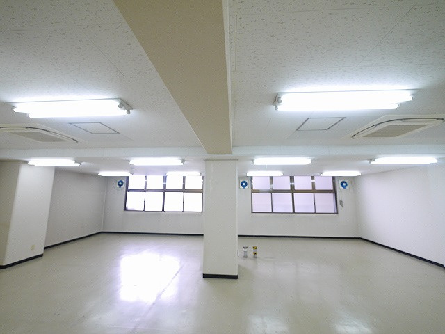 三和佐保川ビルの内装