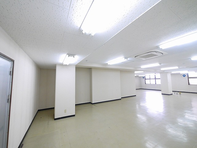 三和佐保川ビルの内装