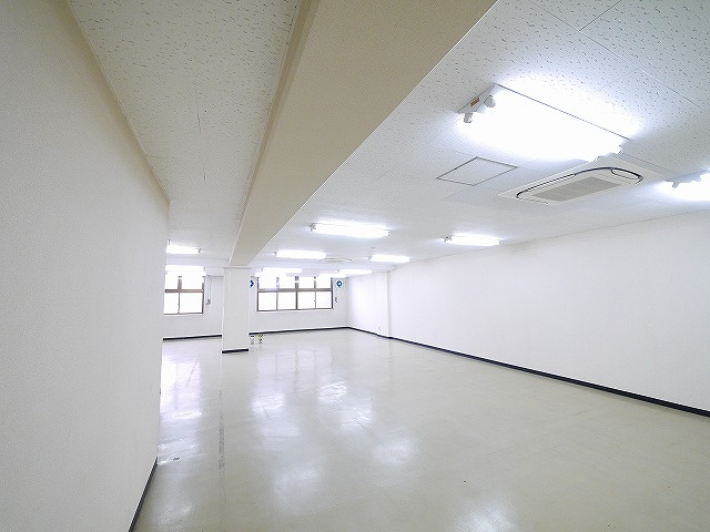 三和佐保川ビルの内装