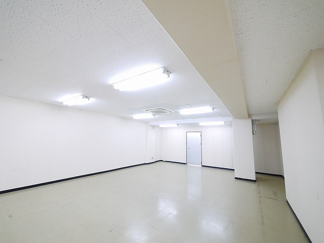 三和佐保川ビルの内装