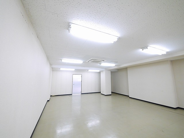 三和佐保川ビルの内装