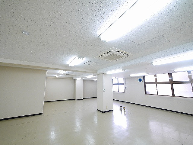 三和佐保川ビルの内装