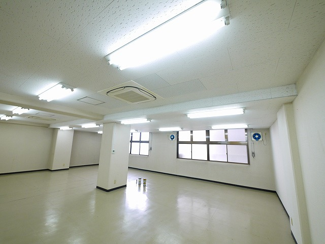 三和佐保川ビルの内装