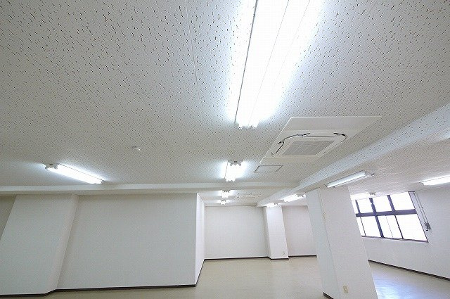 三和佐保川ビルの内装