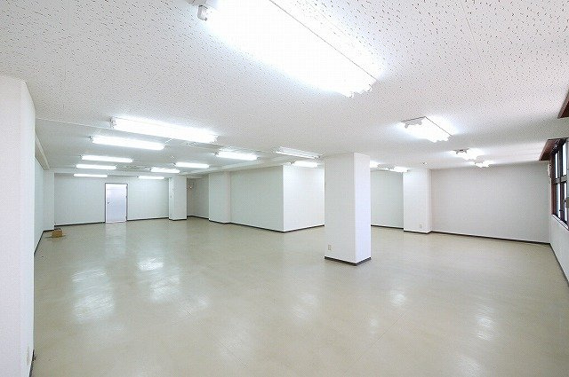 三和佐保川ビルの内装