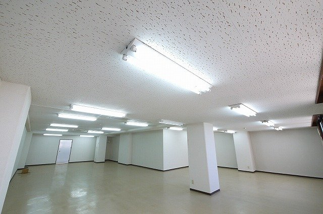 三和佐保川ビルの内装