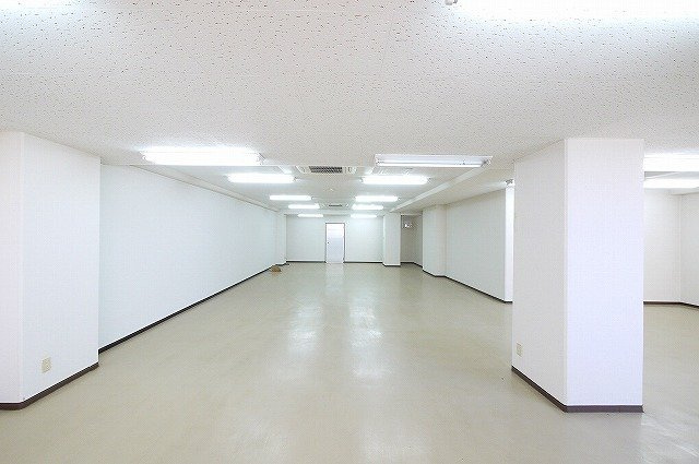 三和佐保川ビルの内装