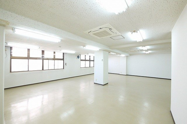 三和佐保川ビルの内装