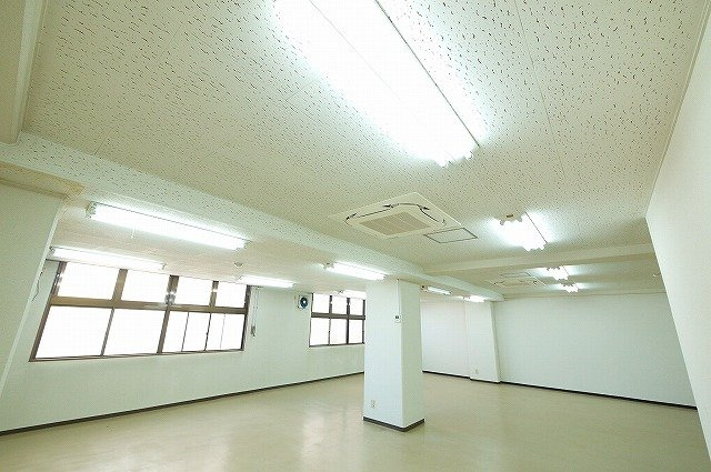 三和佐保川ビルの内装