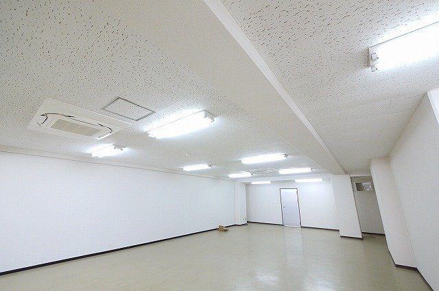 三和佐保川ビルの内装