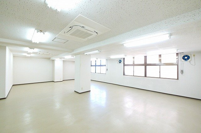 三和佐保川ビルの内装