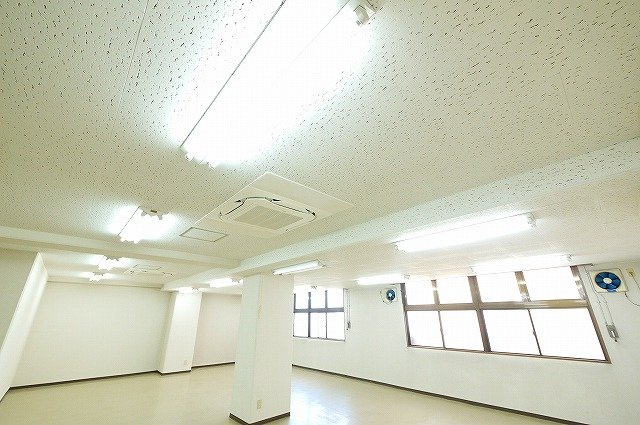 三和佐保川ビルの内装