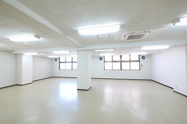 三和佐保川ビルの内装