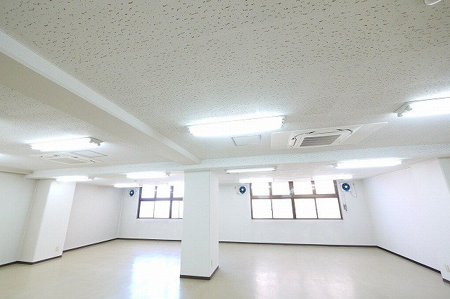 三和佐保川ビルの内装