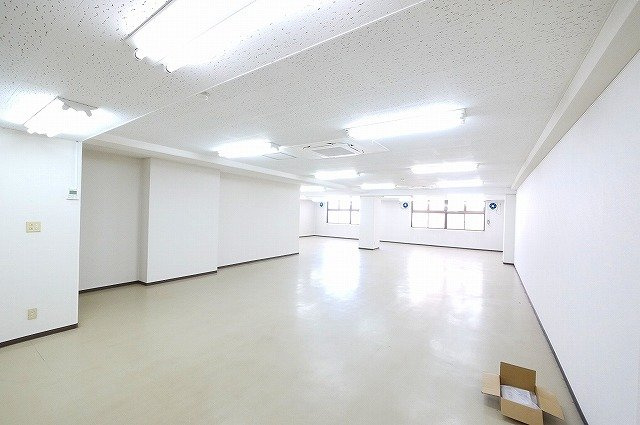 三和佐保川ビルの内装