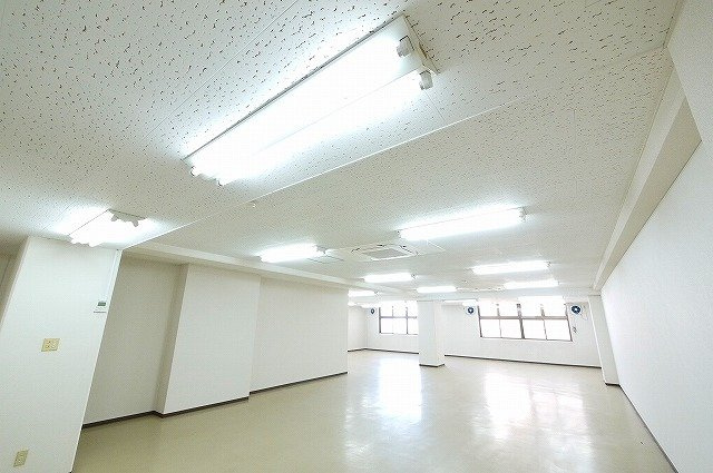 三和佐保川ビルの内装