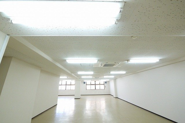 三和佐保川ビルの内装