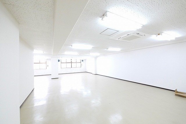 三和佐保川ビルの内装