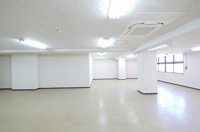 三和佐保川ビルの内装