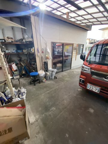 【駐車場】 | 東区長嶺東1丁目　 | 搬入用の駐車スペースもあり、支度中、仕込み中の動線が確保できます。